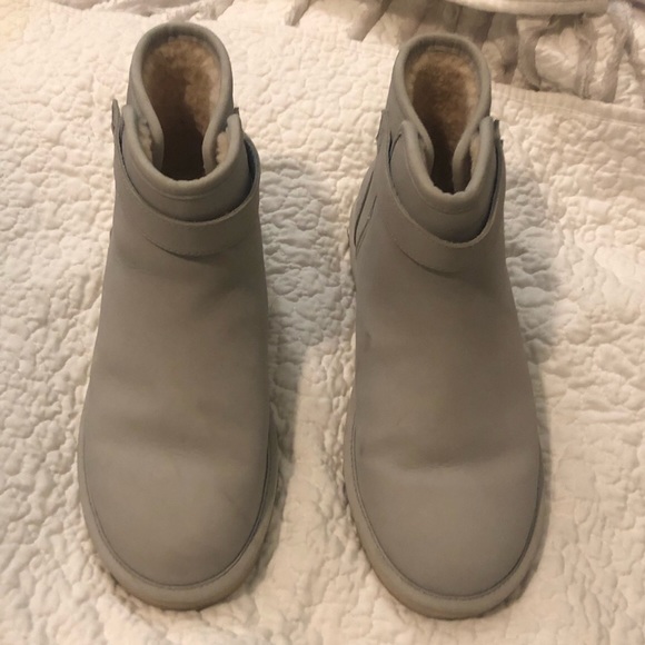 UGG leather short boots w/ strap - Picture 2 of 6